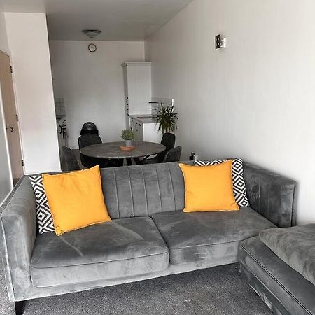 Recently Refurbished Apt Central Mk Free Parking ミルトン・ケインズ エクステリア 写真