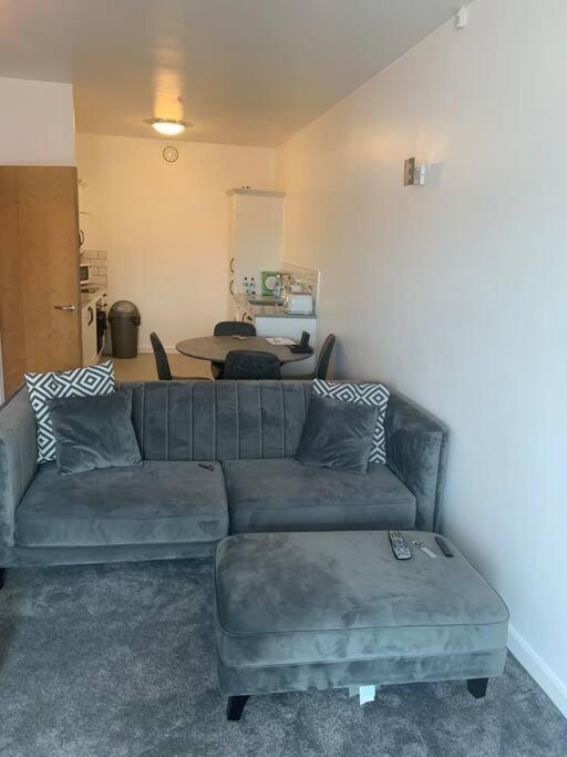 Recently Refurbished Apt Central Mk Free Parking ミルトン・ケインズ エクステリア 写真